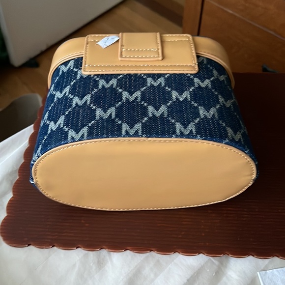 M mini bag w/ crossbody strap PINK - Picture 7 of 10